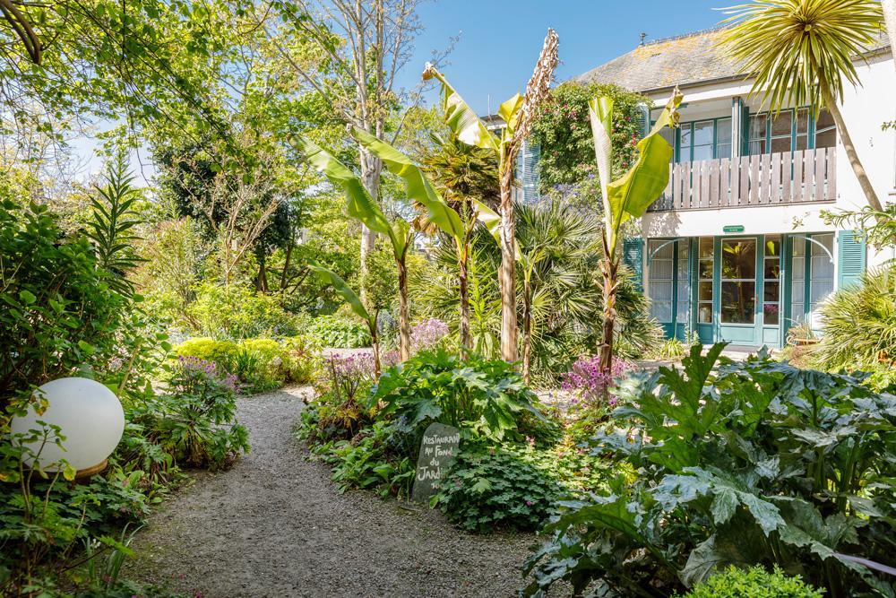 Logis Hotel Les Fuchsias Saint-Vaast-la-Hougue Εξωτερικό φωτογραφία