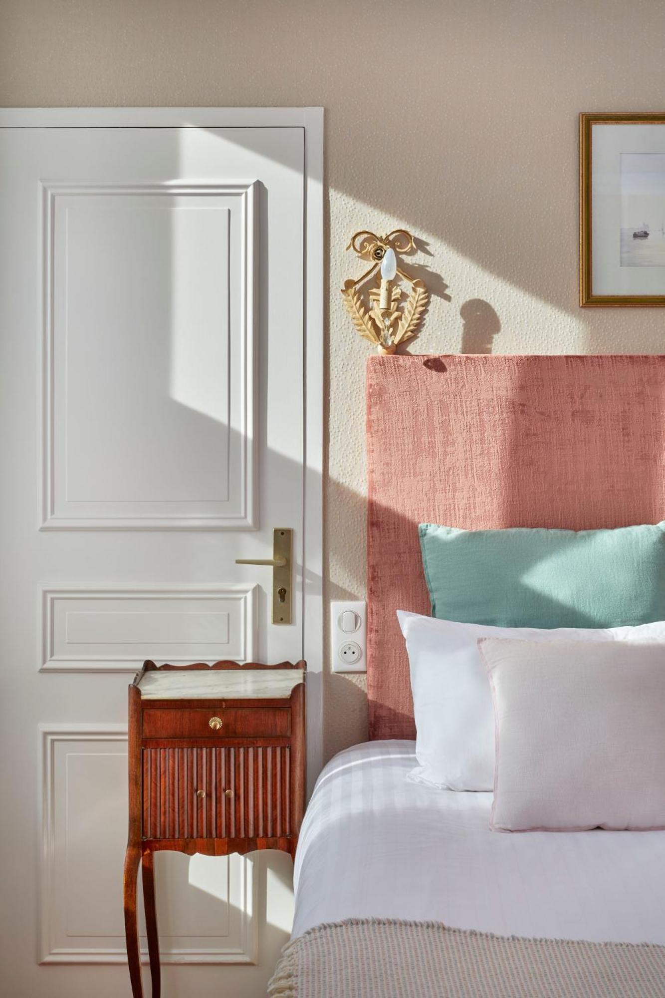 Logis Hotel Les Fuchsias Saint-Vaast-la-Hougue Εξωτερικό φωτογραφία