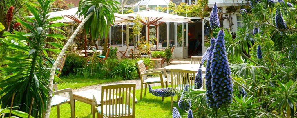 Logis Hotel Les Fuchsias Saint-Vaast-la-Hougue Εξωτερικό φωτογραφία