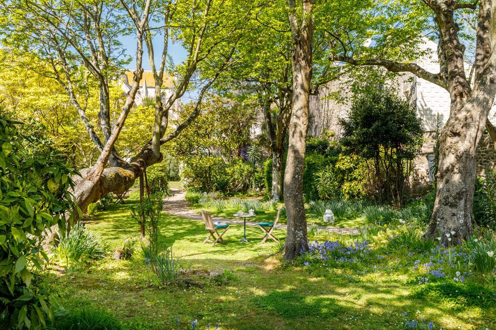 Logis Hotel Les Fuchsias Saint-Vaast-la-Hougue Εξωτερικό φωτογραφία